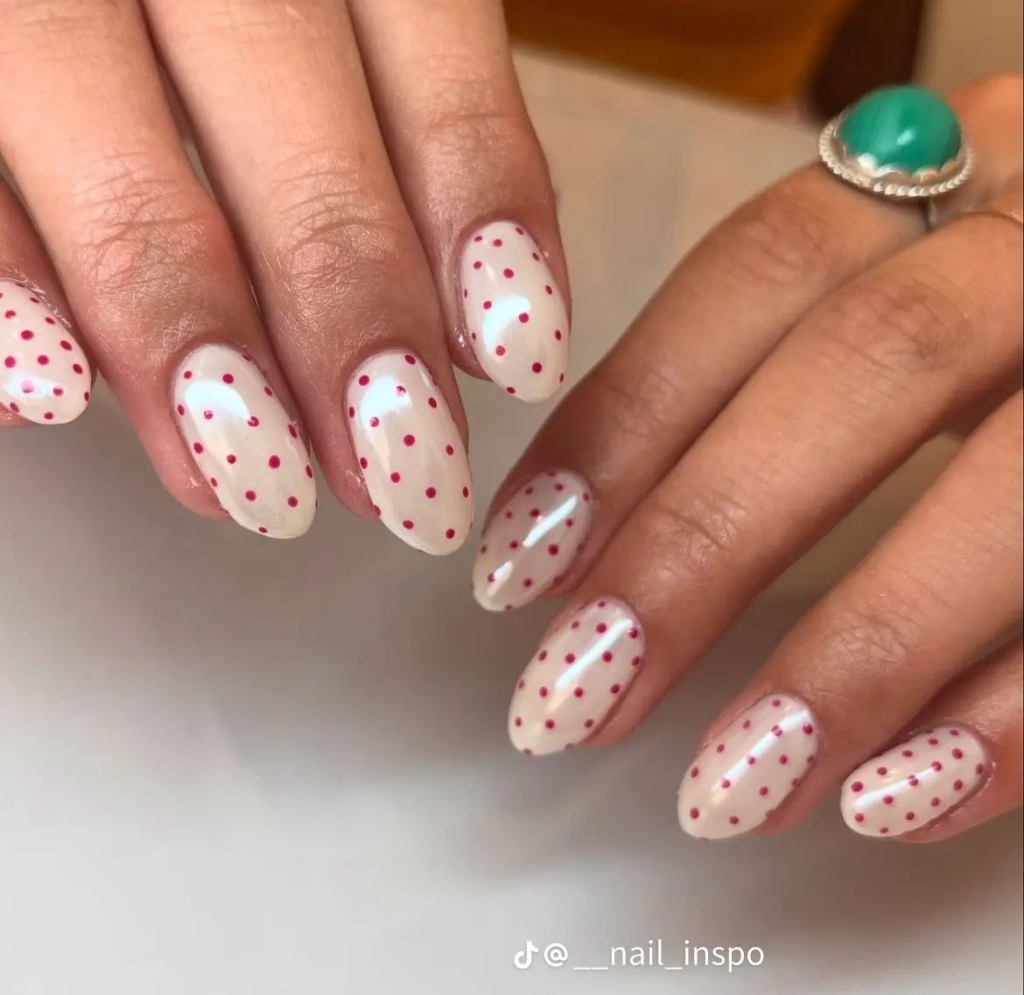 Simple Christmas nails